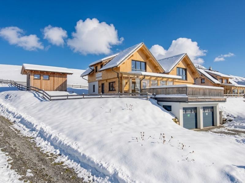 Twee gekoppelde chalets met sauna in skigebied