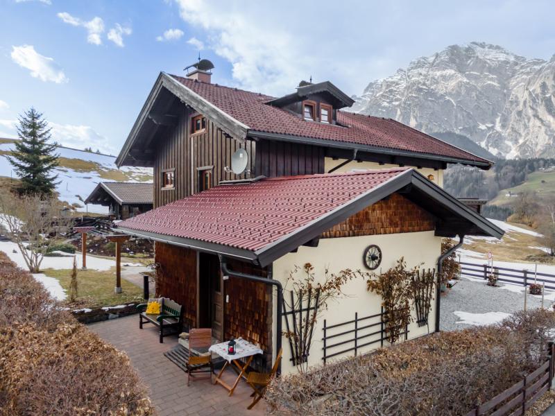 Kleines Haus im Salzburger Land mit Bergblick