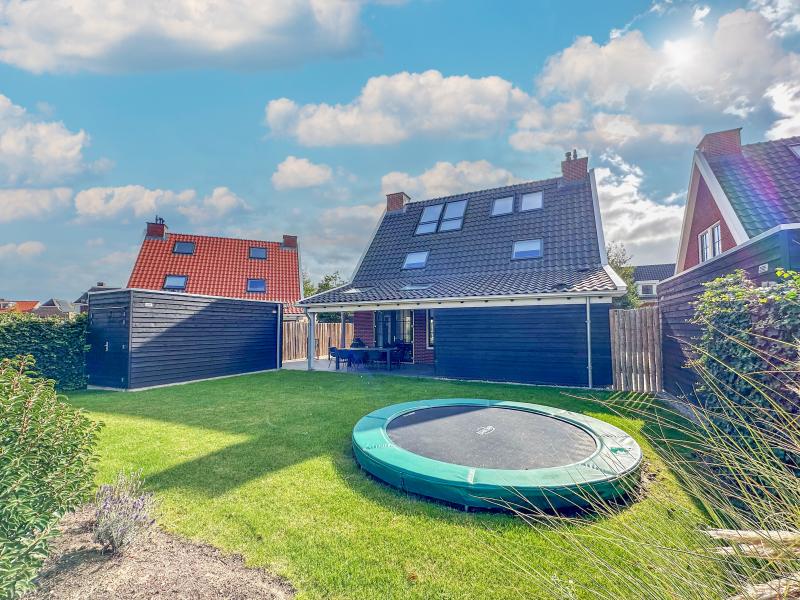 Luxe vrijstaande wellness villa nabij zee