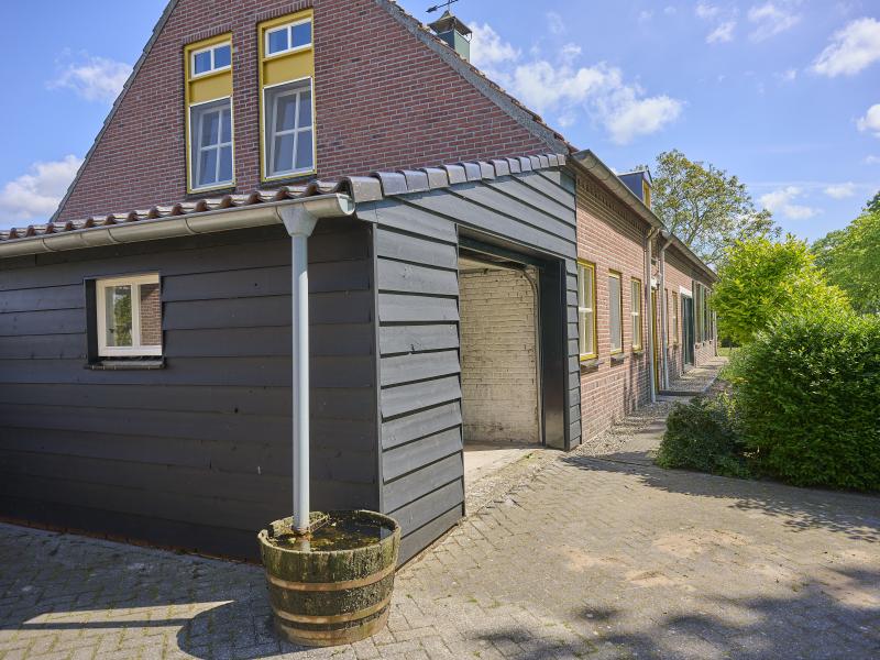 Attraktives Bauernhaus für bis zu 14 Personen mit umzäuntem Garten, kinderfreundlichen Einrichtungen und überdachter Freizeitscheune mit Billard und Tischfußball