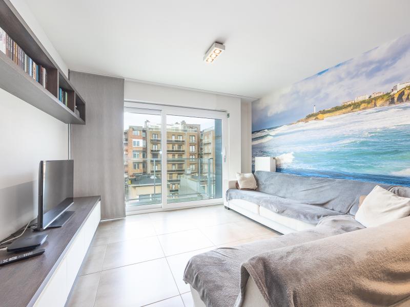 Ruim appartement vlakbij zeedijk met parking