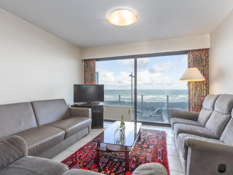 Appartement met frontaal zeezicht en parking.