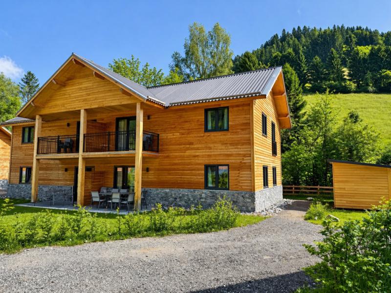 Luxe appartement in de Alpen met meerzicht