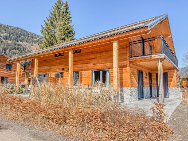 Ruim chalet met sauna aan een Alpenmeer