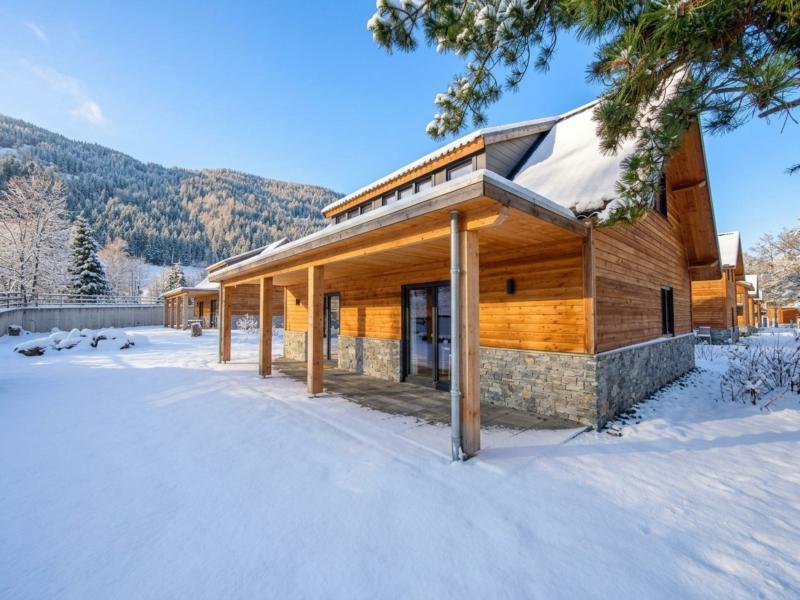 Chalet an einem Alpensee nahe Skigebieten