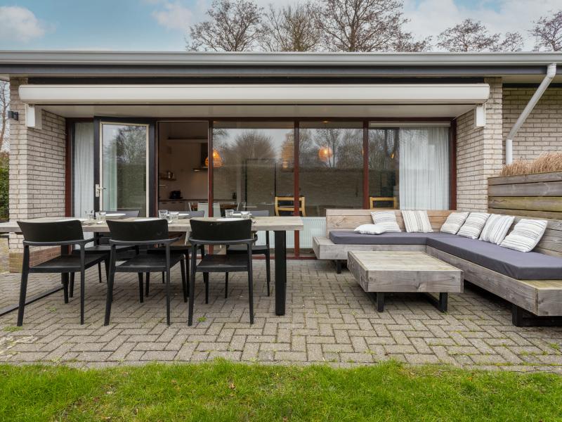 Gezinsvilla bij het Veerse Meer met eigen tuin