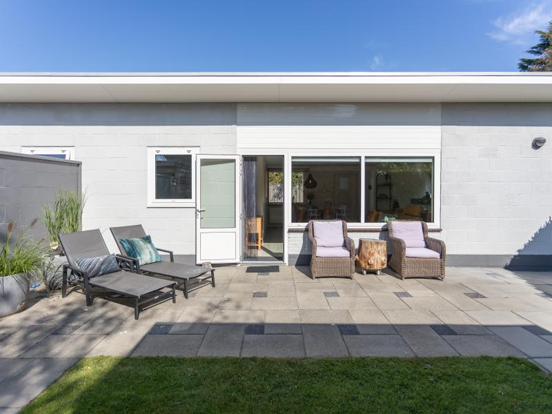 Vakantiehuis met overdekt terras aan de kust