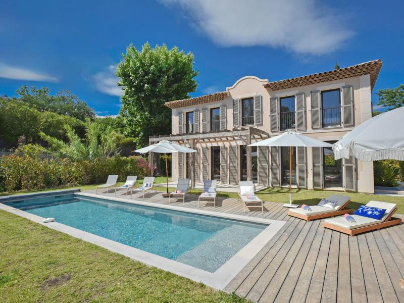 Villa photo 2