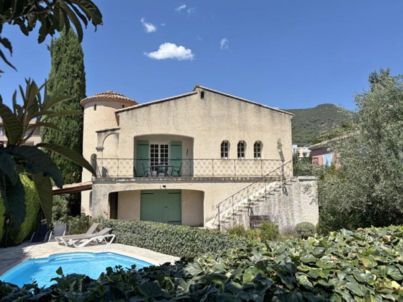 Villa authentique avec piscine, centre à 1 km