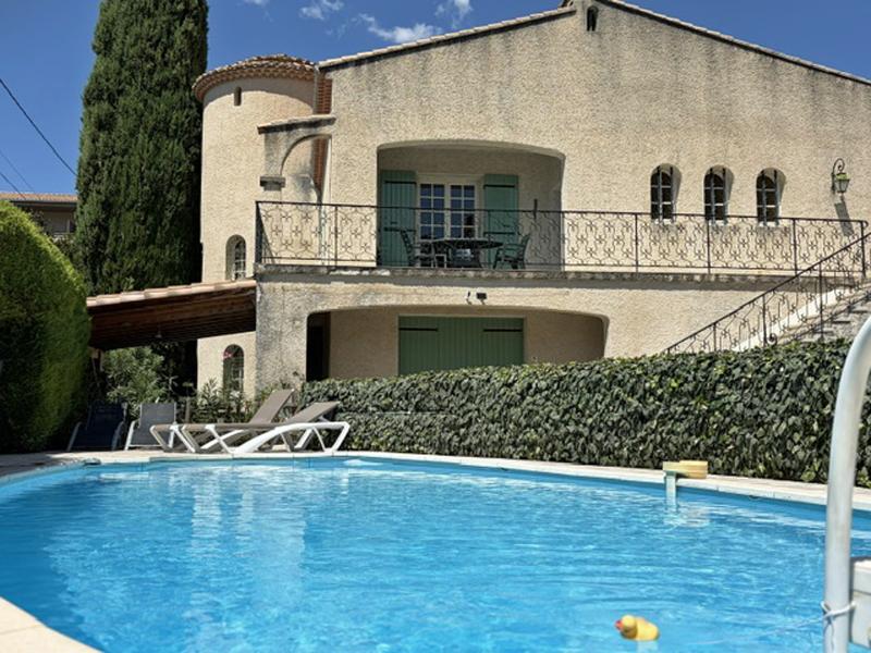 Villa authentique avec piscine, centre à 1 km