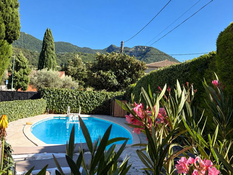 Villa authentique avec piscine, centre à 1 km