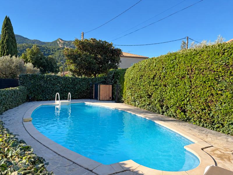 Villa authentique avec piscine, centre à 1 km