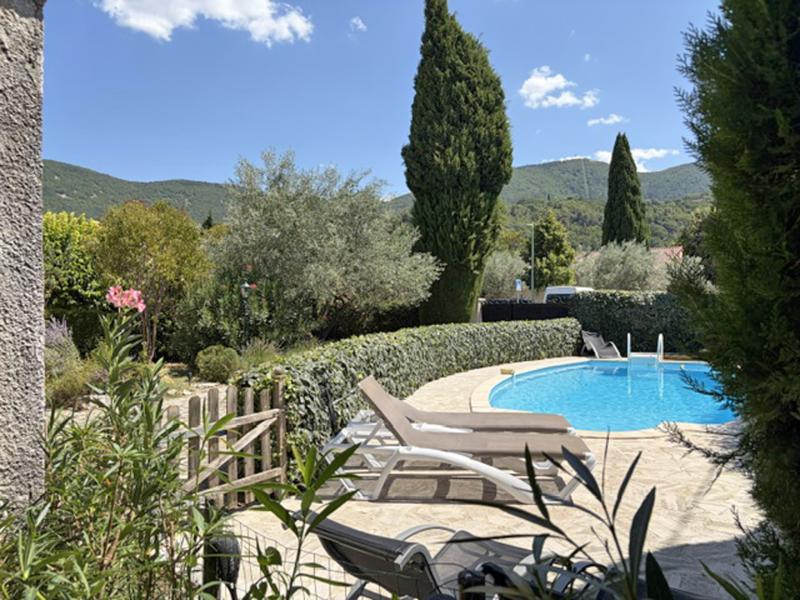 Villa authentique avec piscine, centre à 1 km