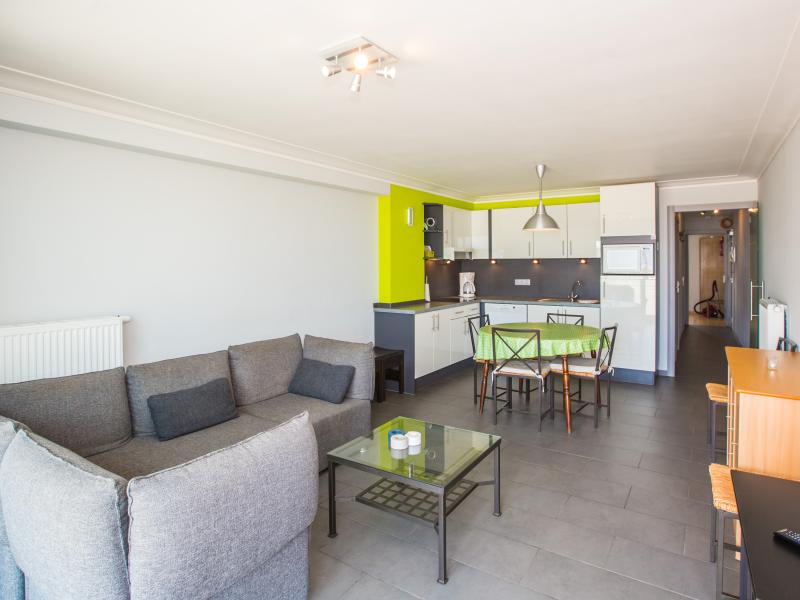 Appartement met ruim terras op de zeedijk