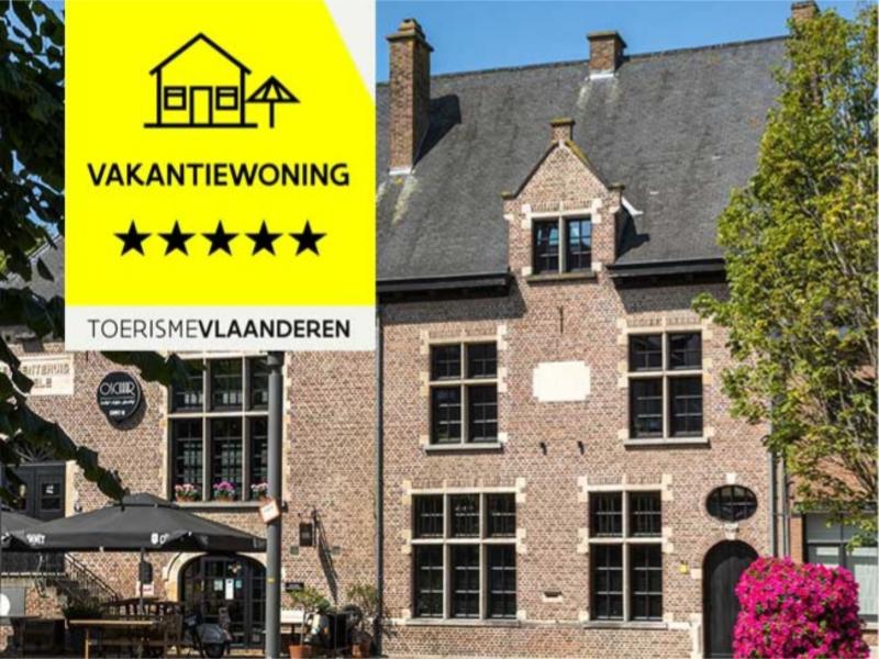 Prachtig gerenoveerde pastorie woning met terras
