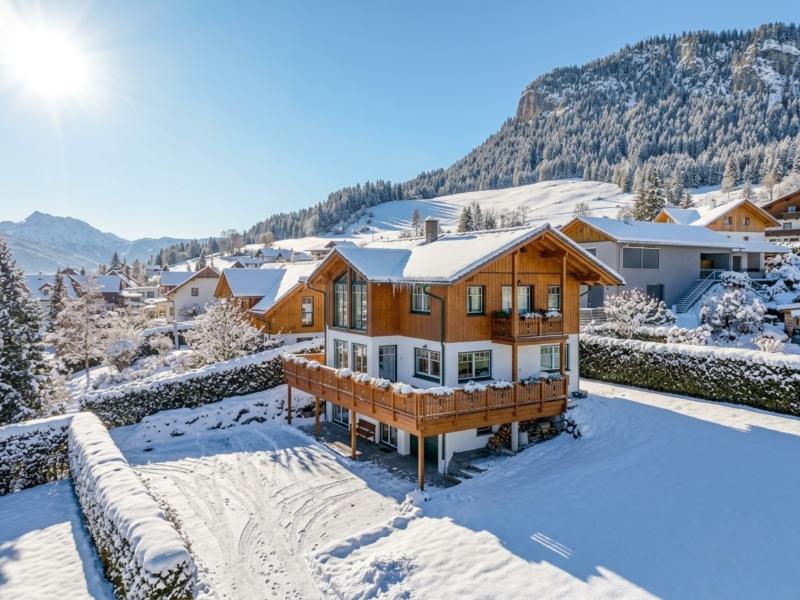 Alpenlandhuis bij de piste met prachtig uitzicht