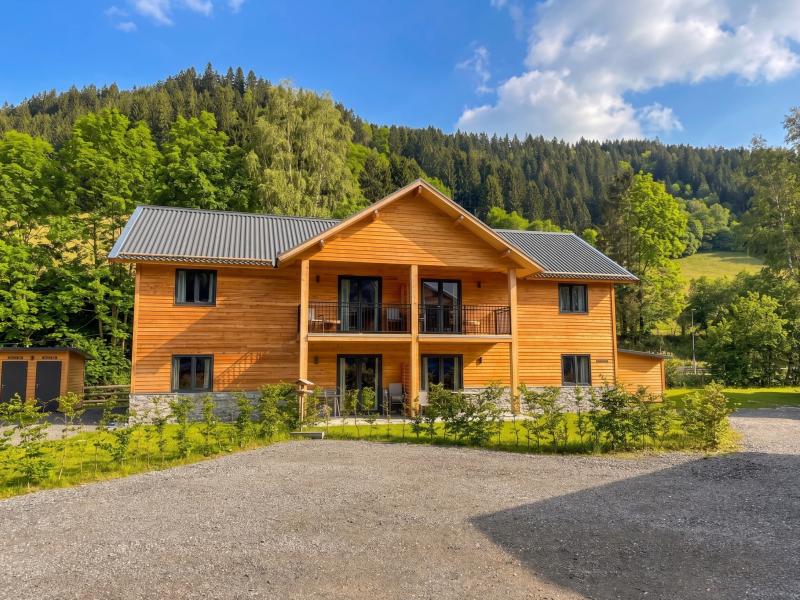 Ruim appartement met uitzicht op meer en bergen