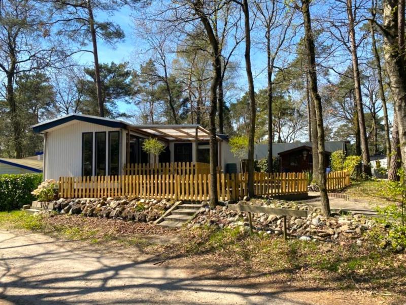 Sfeervol chalet op camping met buitenzwembad