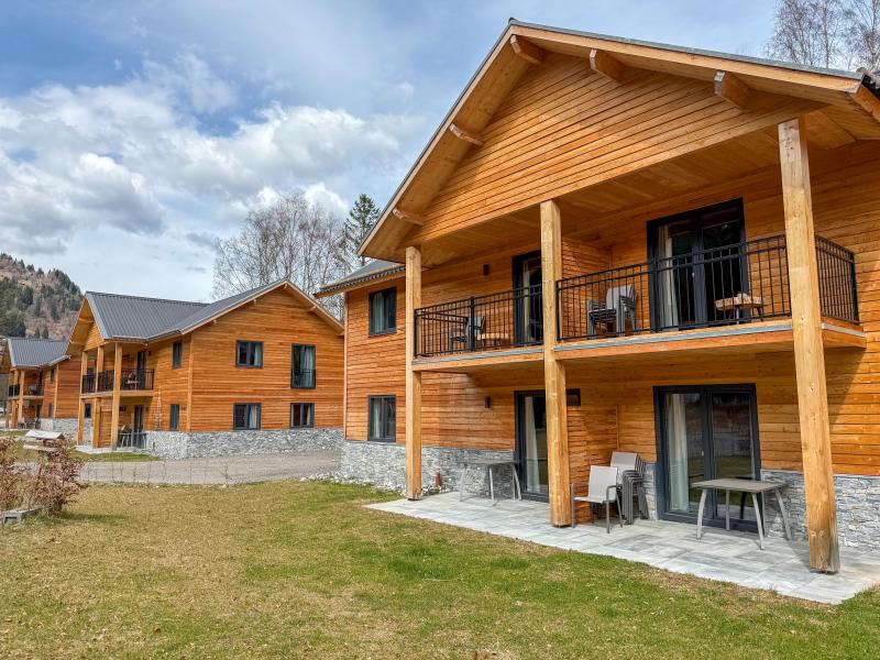 Ruim appartement aan een meer met bergzicht