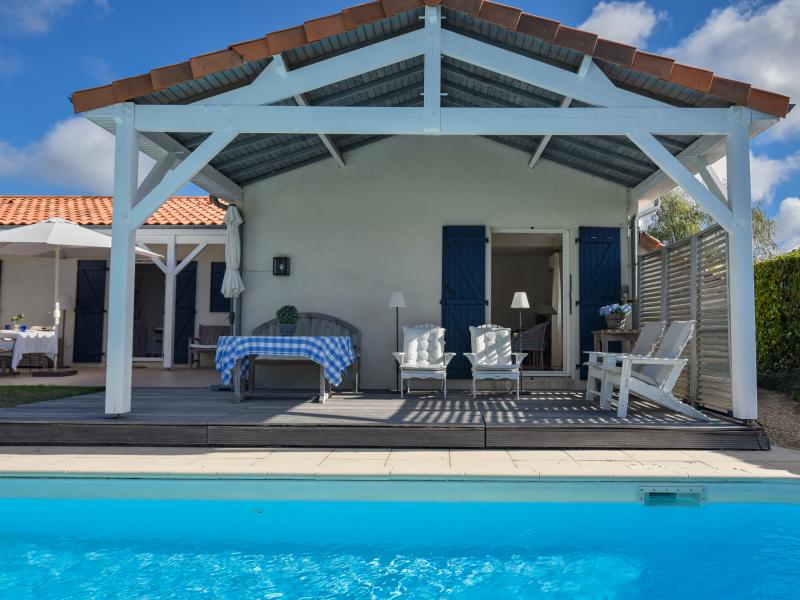 Luxe villa met zwembad en uitzicht op golfbaan