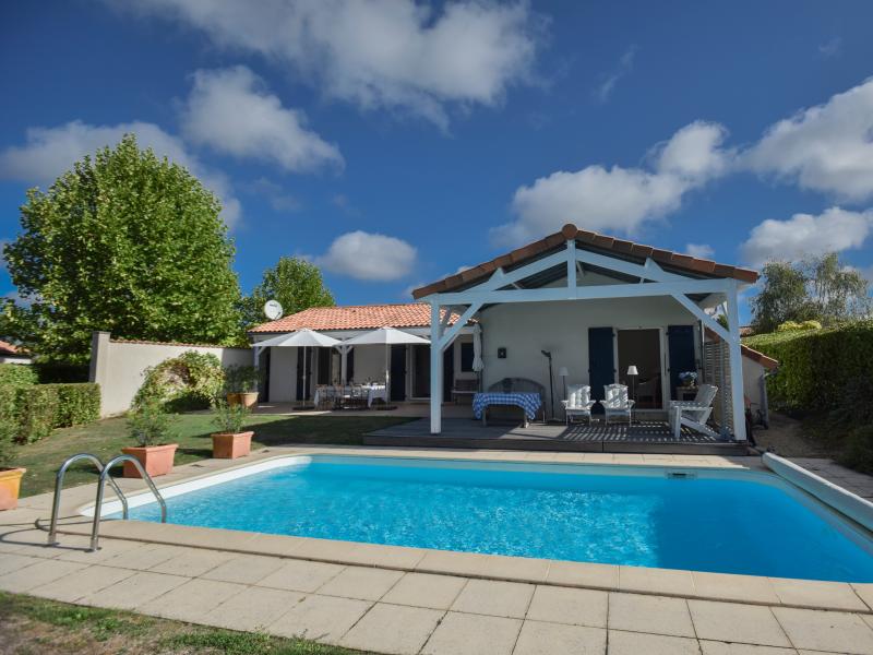 Luxe villa met zwembad en uitzicht op golfbaan