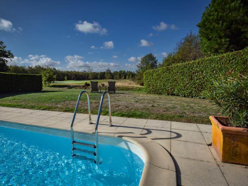 Luxe villa met zwembad en uitzicht op golfbaan