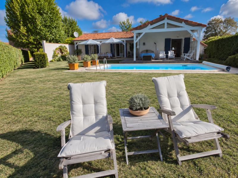 Luxe villa met zwembad en uitzicht op golfbaan