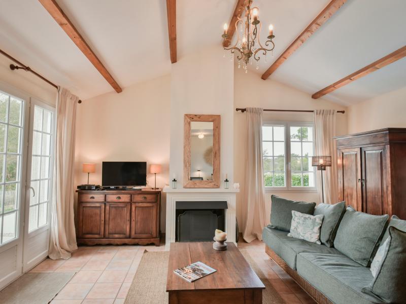 Ruime villa met privézwembad, nabij de golf