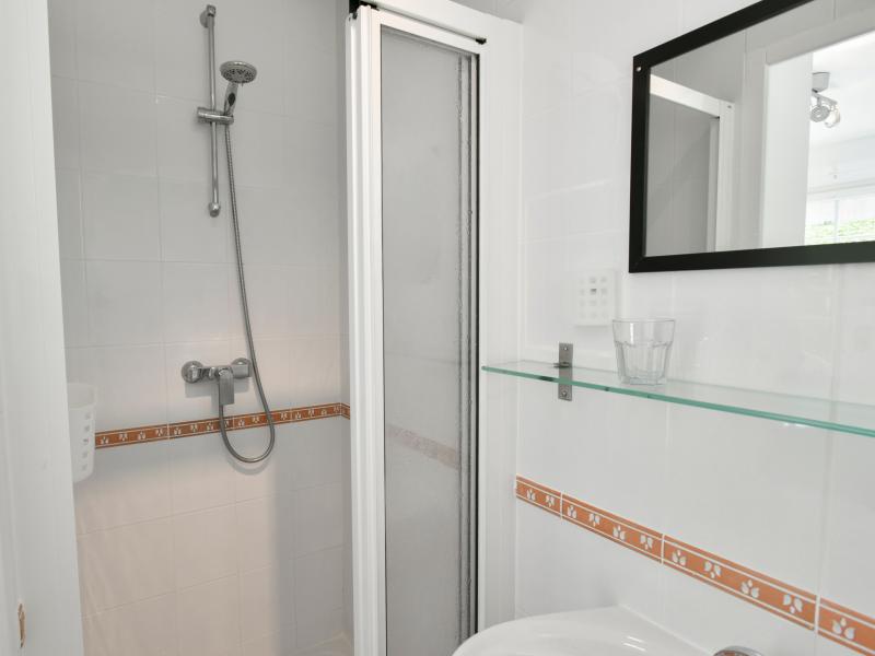 Ruime villa met verwarmbaar privé zwembad