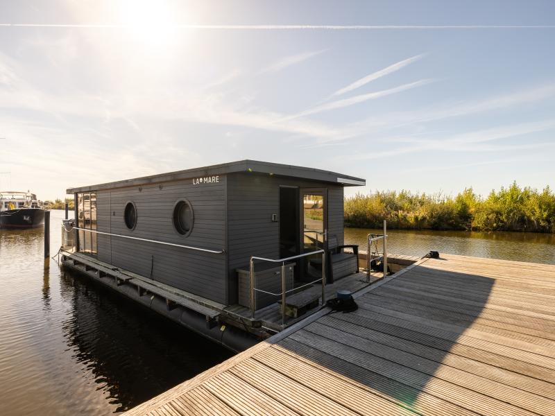 Houseboat met uitzicht op Volendam