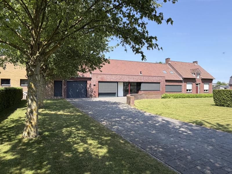 Vrijstaand huis met royale tuin en hottub