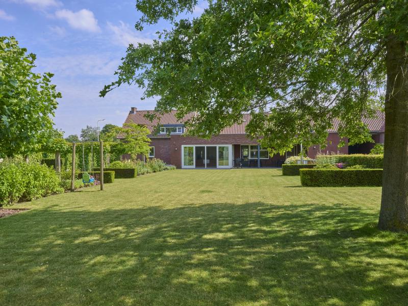 Vrijstaand huis met royale tuin en hottub