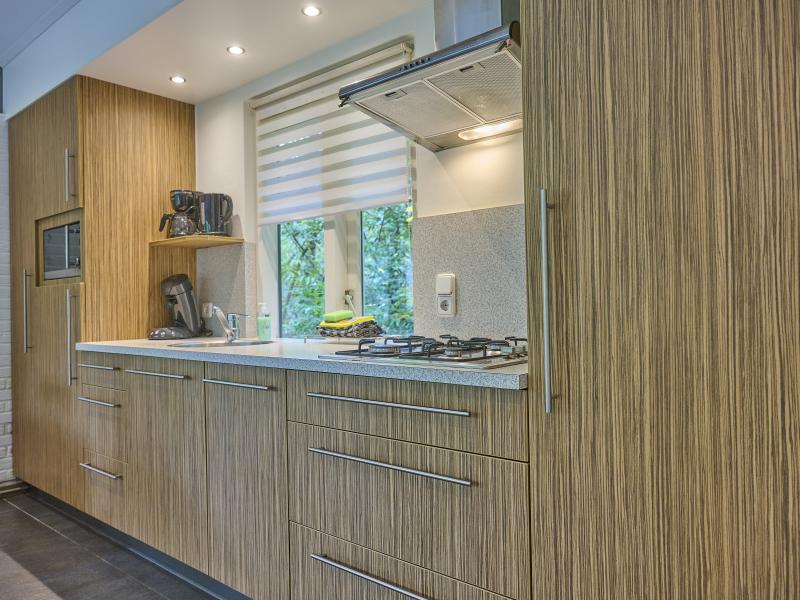 Prachtige bungalow met overkapping in de natuur