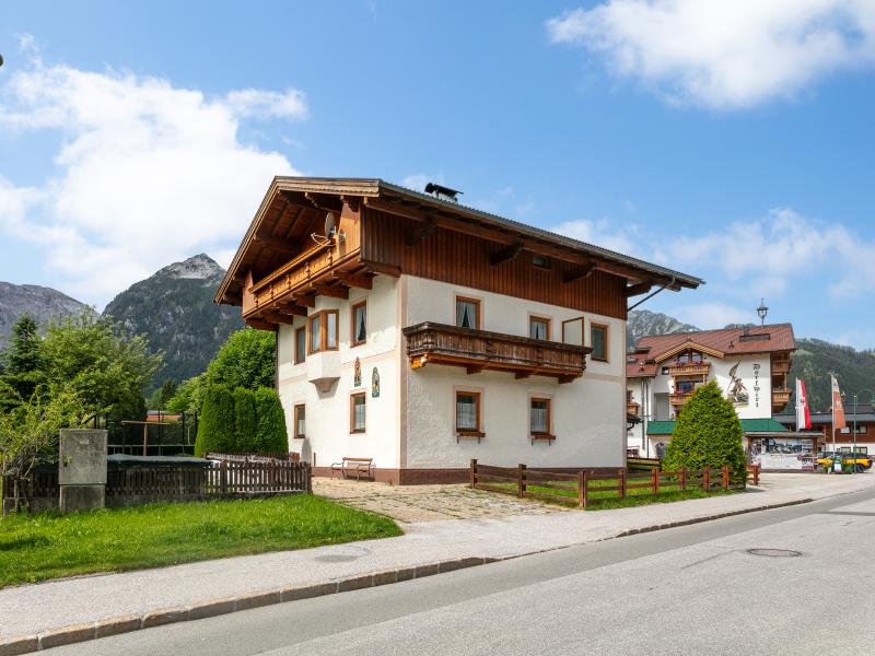 Villa photo 2