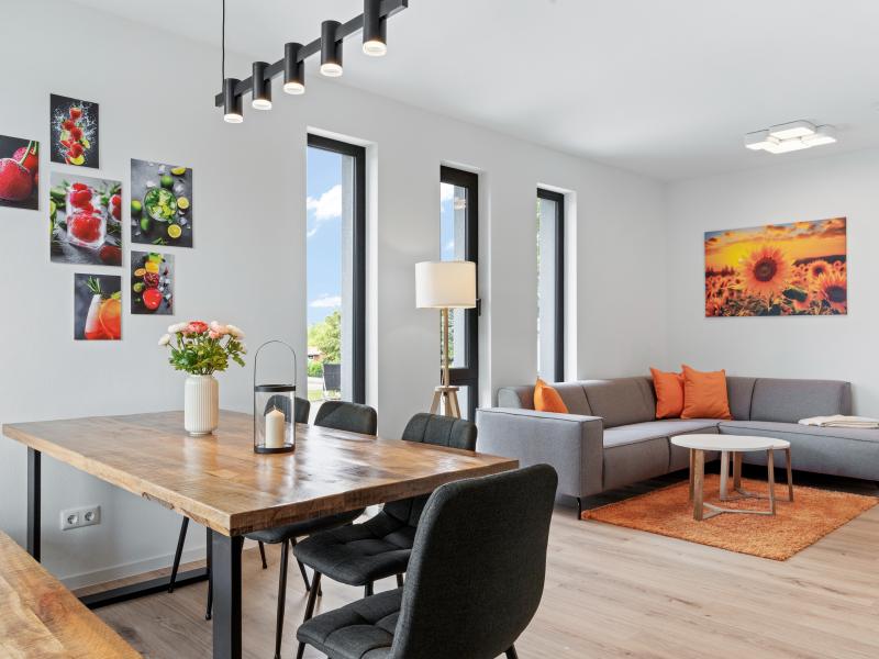 Twee moderne woningen aan de Oostzee