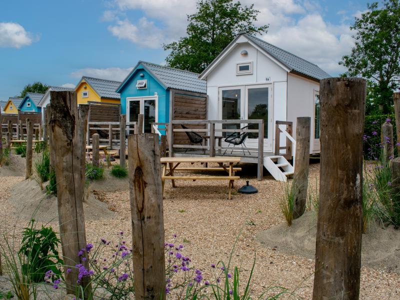 Sfeervol beachhuisje nabij het strand met terras
