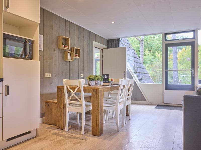 Gezellige bungalow met sauna in bosgebied