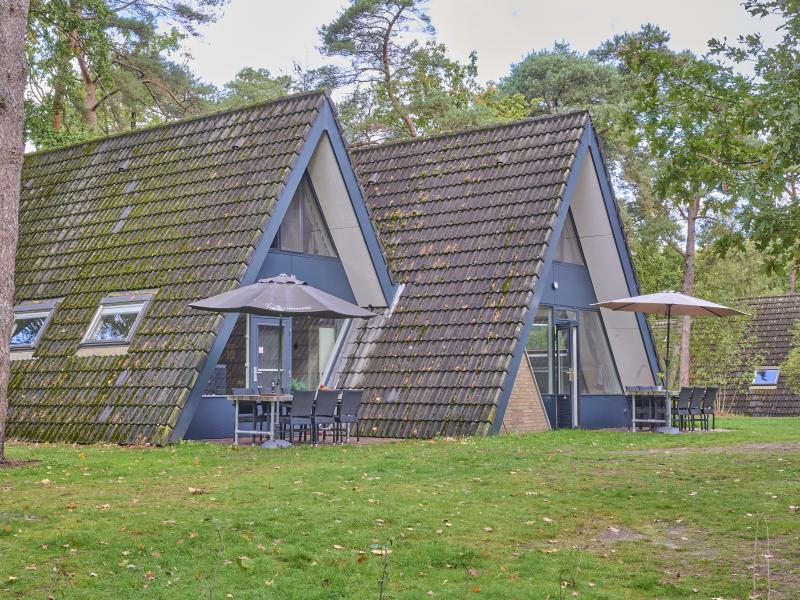 Gezellige bungalow met sauna in bosgebied