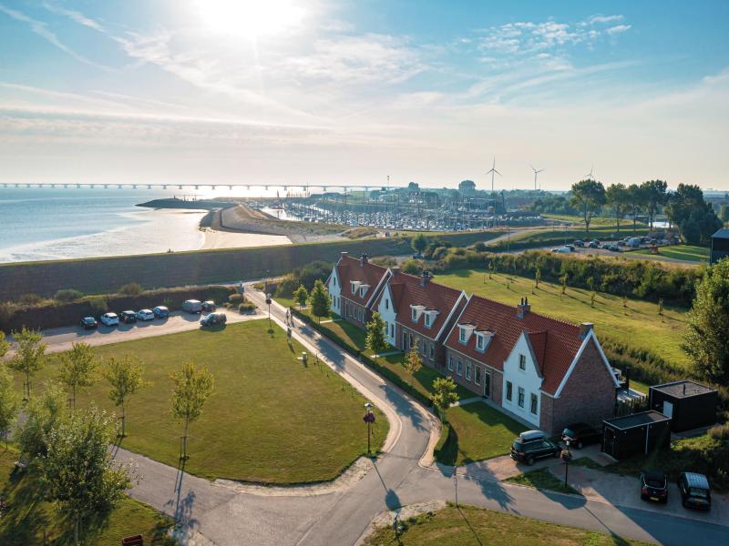 Familie villa met prive zwembad, sauna en tuin
