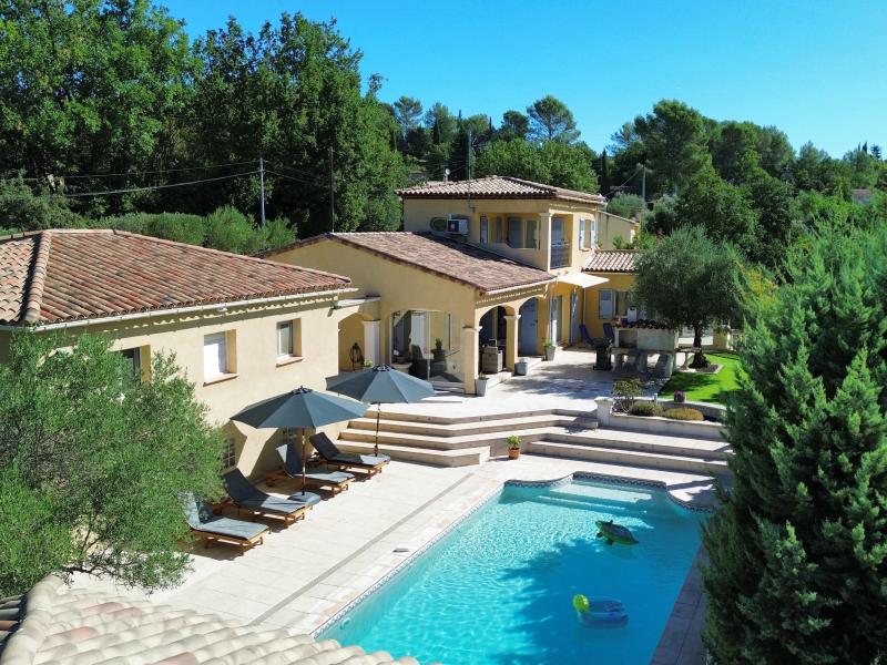Schöne Villa mit Privatpool und dorfnah gelegen