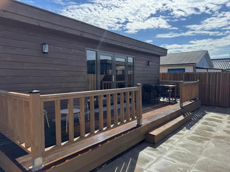 Stijlvol vakantiehuis met loungeterras voor 4